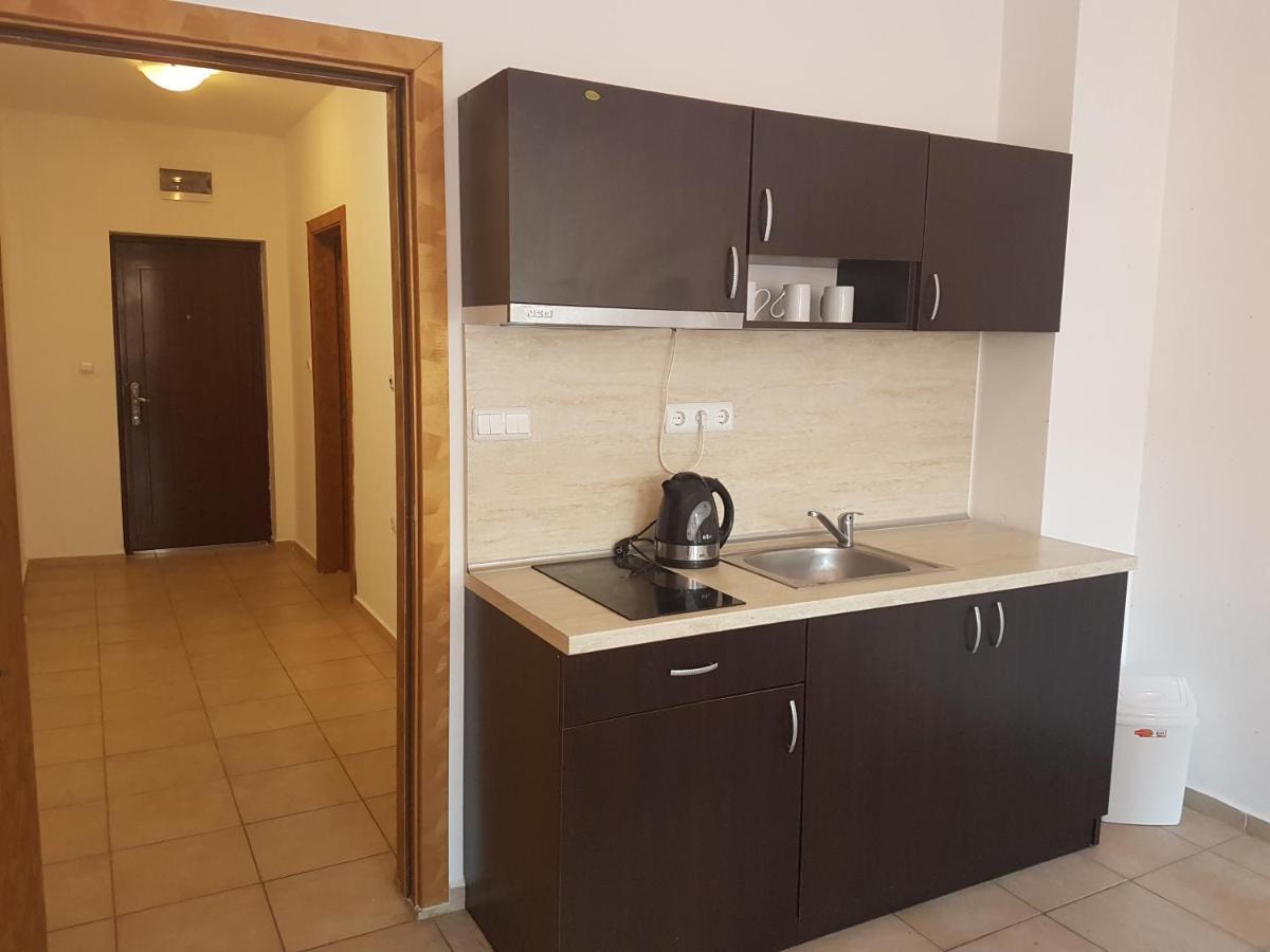 Salt Lake Aparthotel Pomorie Esterno foto