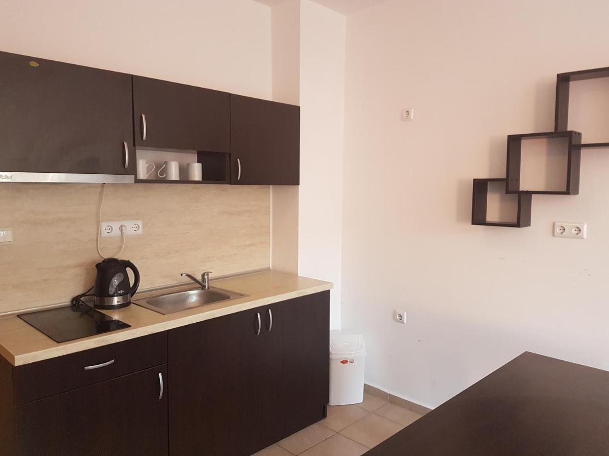Salt Lake Aparthotel Pomorie Esterno foto